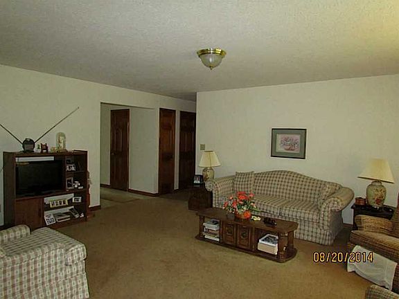3rd image of 1685 Dale Dr