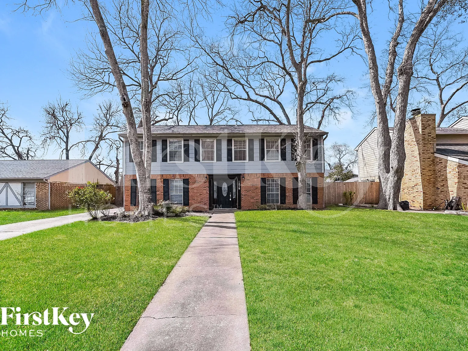 5 bed, 2.0 bath, 2420 sqft, $2,215 — Photo 1