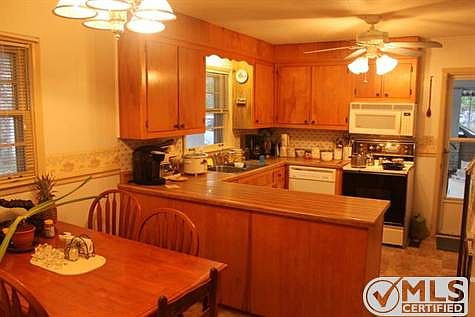 2nd image of 201 Lakeview Dr