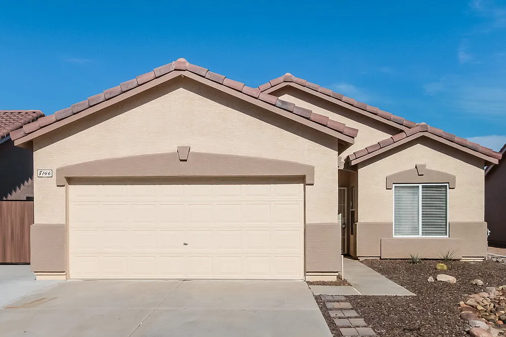 3 bed, 2.0 bath, 1544 sqft, $2,420 — Photo 1