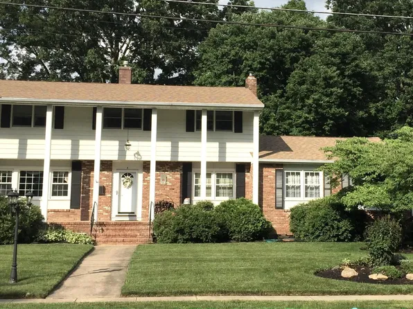 6 Cresthill Rd, Lawrence Township, NJ 08648