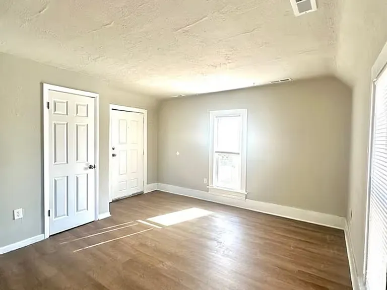 910 Sahwatch St — Photo 8