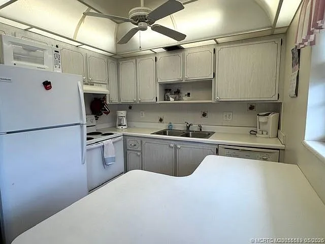 2 bed, 2.0 bath, 992 sqft, $1,550 — Photo 2