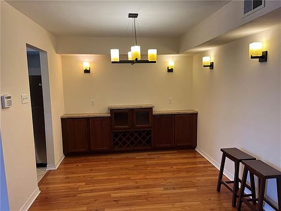 3rd image of 6000 Orleans Ave