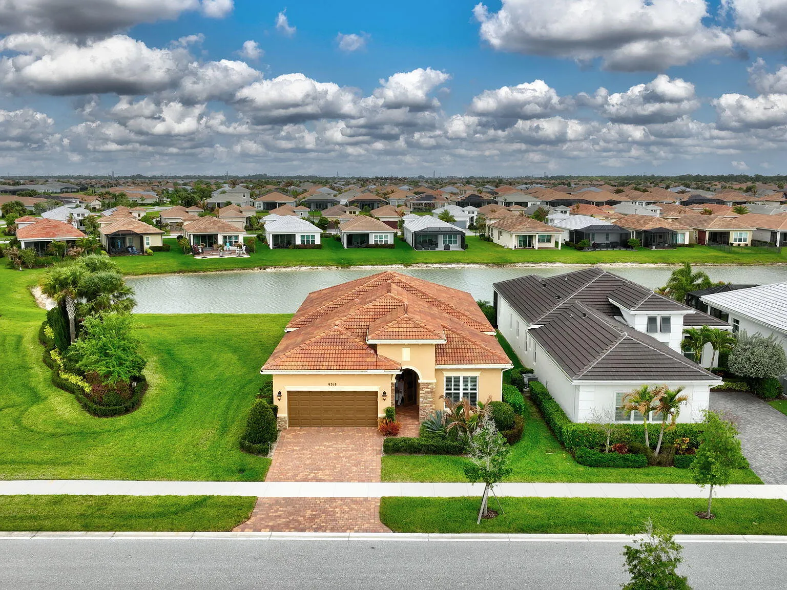 3 bed, 2.0 bath, 1932 sqft, $3,200 — Photo 4