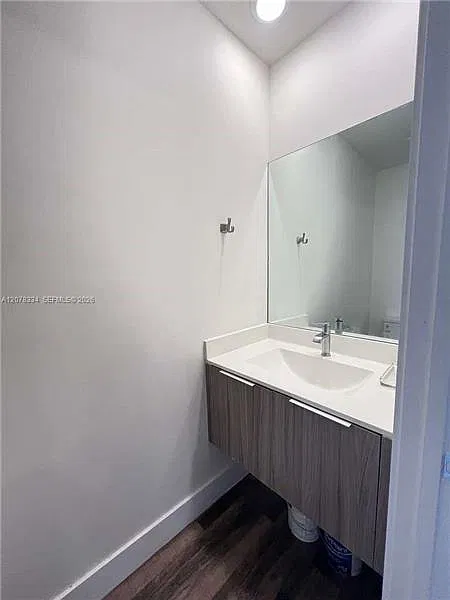 10229 NW 64th Ter — Photo 2