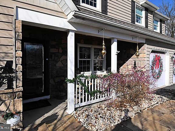 4th image of 192 Greenbriar Ln