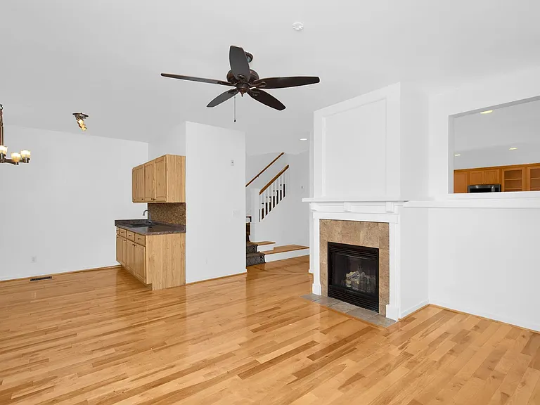 1904 16th Ln NE — Photo 5