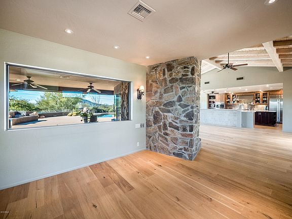 Front Entry with Picture Window to Backy