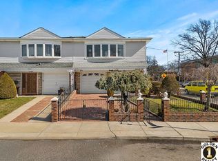 1665 156th St #1, Whitestone, NY 11357