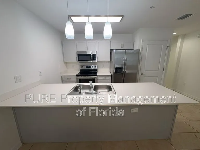318 NE 7th Ter #102 — Photo 5