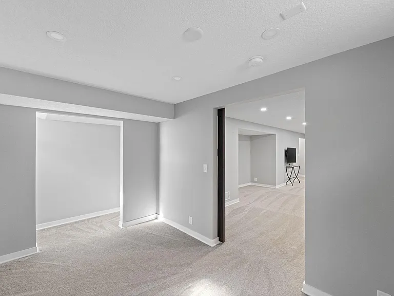 4237 Ottawa Ave S — Photo 22
