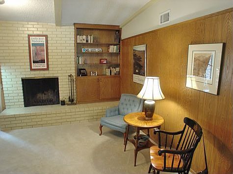 3rd image of 974 Kent Dr