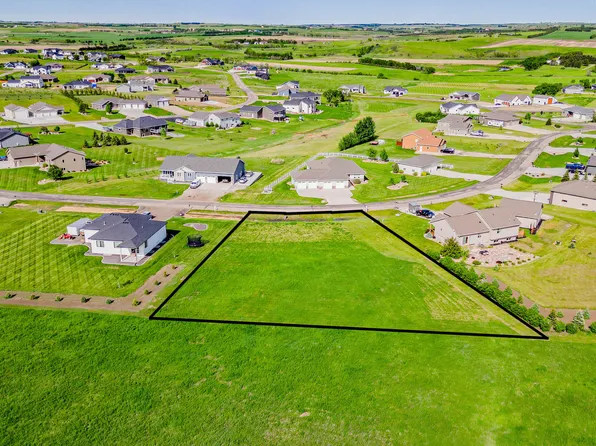13840 Saddlehorn Dr, Bismarck, ND 58503