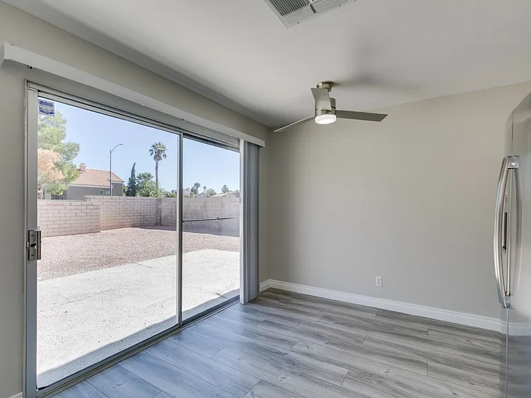 8292 Palmada Dr — Photo 22