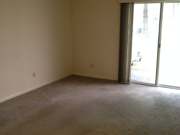 4th image of 128 Hilldale Dr APT N