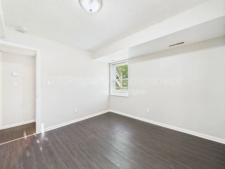 1229 W Hayward Ave #C — Photo 13