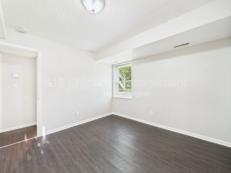 1229 W Hayward Ave #C