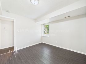 1229 W Hayward Ave