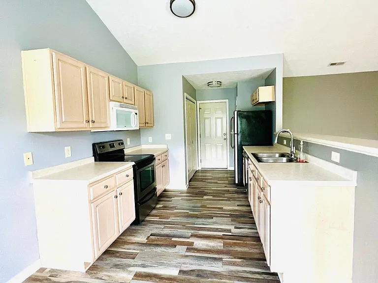 469 W Perry Rd — Photo 12