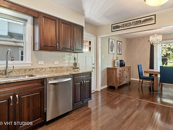 4th image of 1615 Robinhood Ln