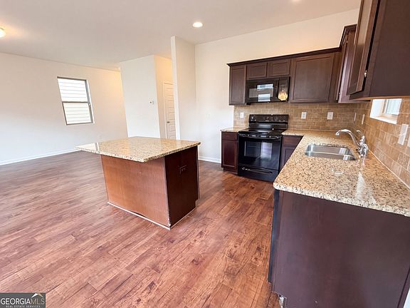 2nd image of 11828 Lovejoy Crossing Blvd
