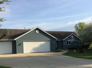 31217 Red Oak Ln, Waterford, WI 53185