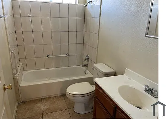 9001 S Central Ave #B — Photo 13