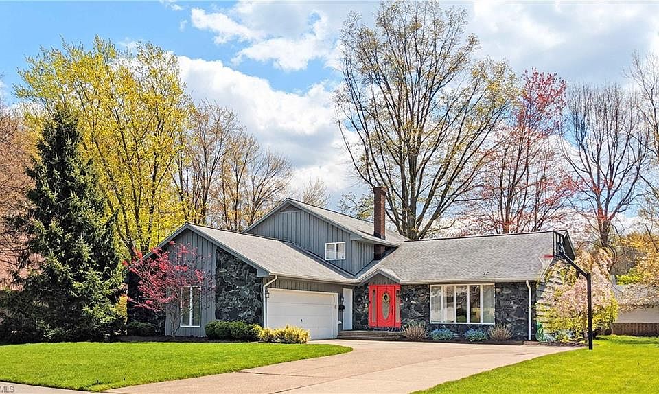 1st image of 31203 Narragansett Ln