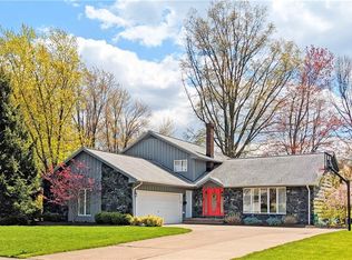 31203 Narragansett Ln, Bay Village, OH