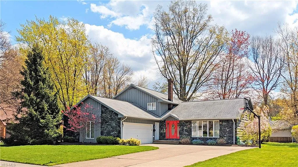31203 Narragansett Ln photo 1