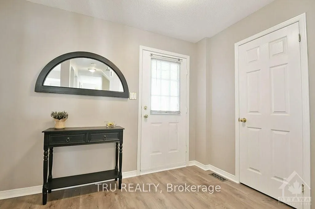 Building Photo - 9 Whalings Cir