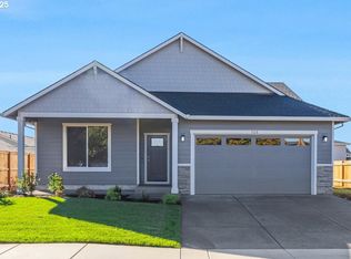 725 E 3rd St, Yamhill, OR