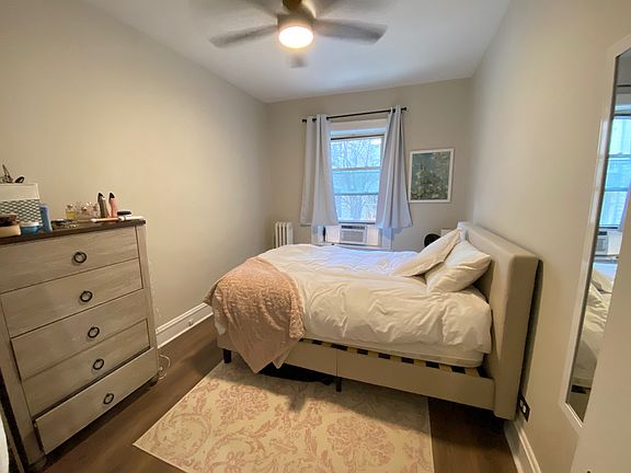 5th image of 447 W Saint James Pl