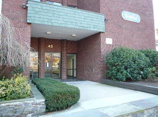 43 Caya Ave APT 203, West Hartford, CT 06110