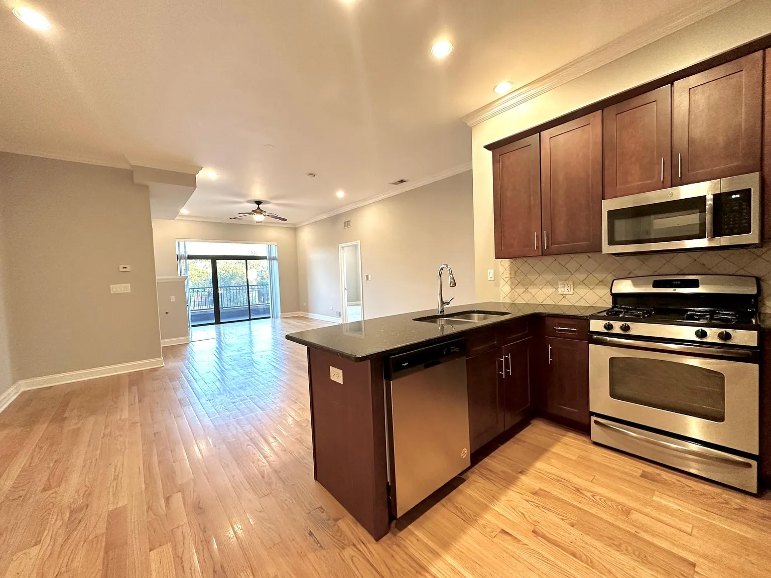 3 bed, 1534 sqft, $4,158 — Photo 2