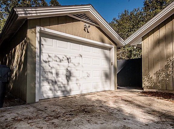 5th image of 2430 Lochwood Dr