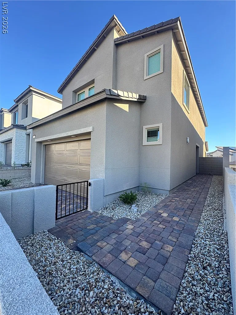 4 bed, 3.0 bath, 2242 sqft, $2,995 — Photo 3