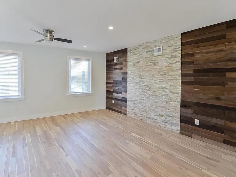 1114 Hall St — Photo 15