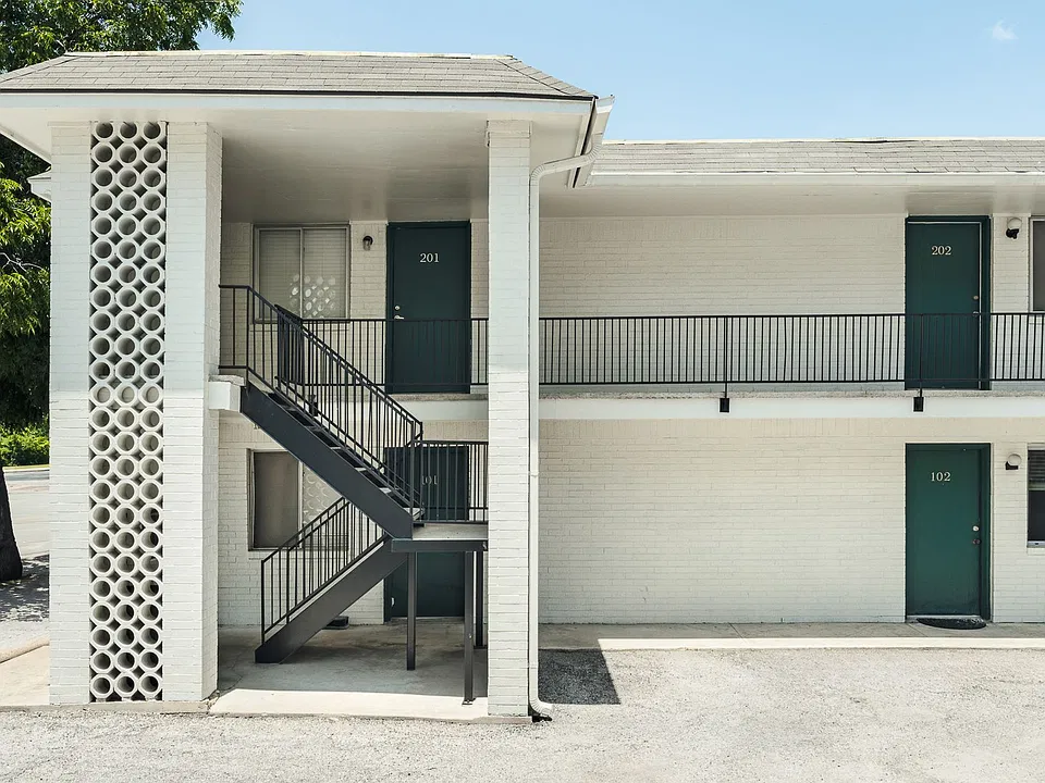 Building Photo 3