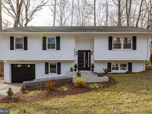 2221 Harpoon Dr, Stafford, VA 22554