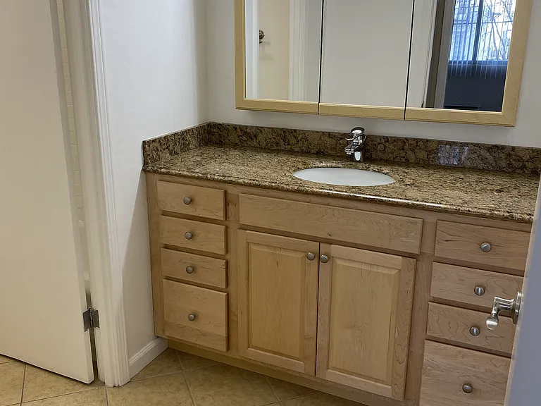 Burlingame Towers — Photo 17
