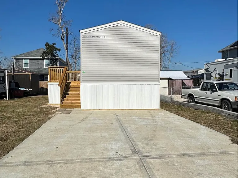 146 Dolphin Hbr N — Photo 12