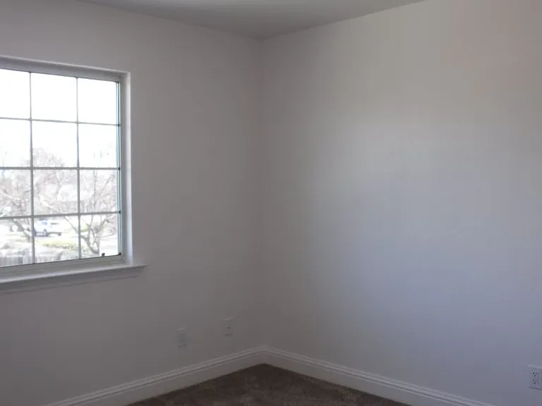 826 Cally Ct — Photo 4