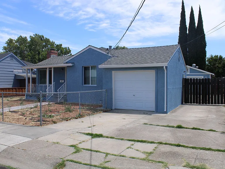 17 Lorraine Ave — Photo 1