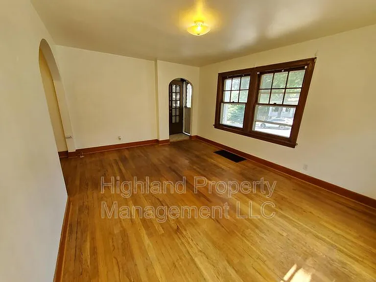 322 N Main St — Photo 4