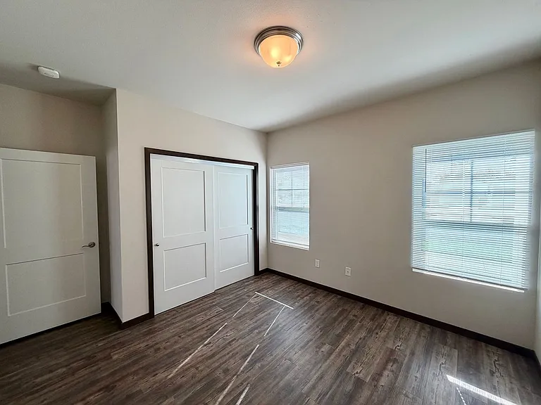 1114-1116 W Thomas St — Photo 15