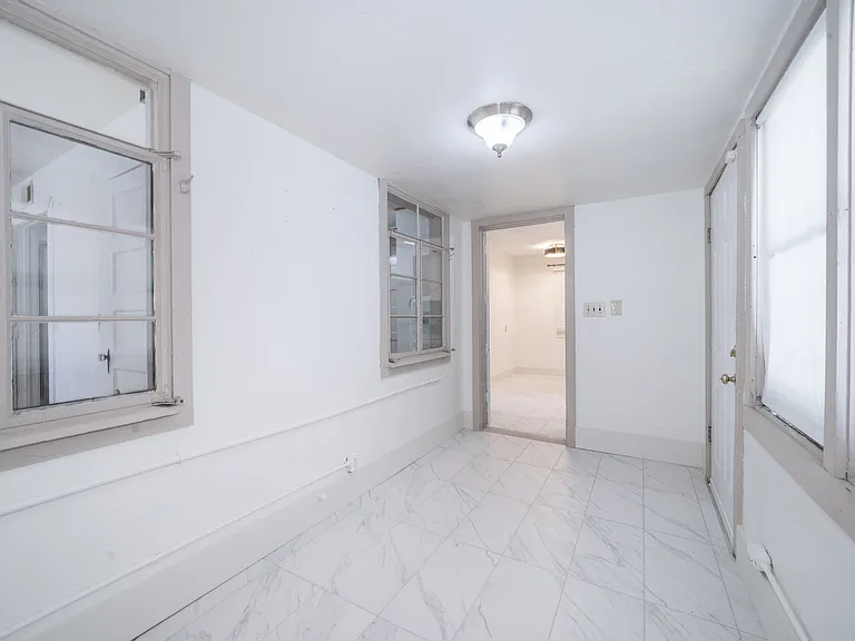 608 S Bluff Ave — Photo 12