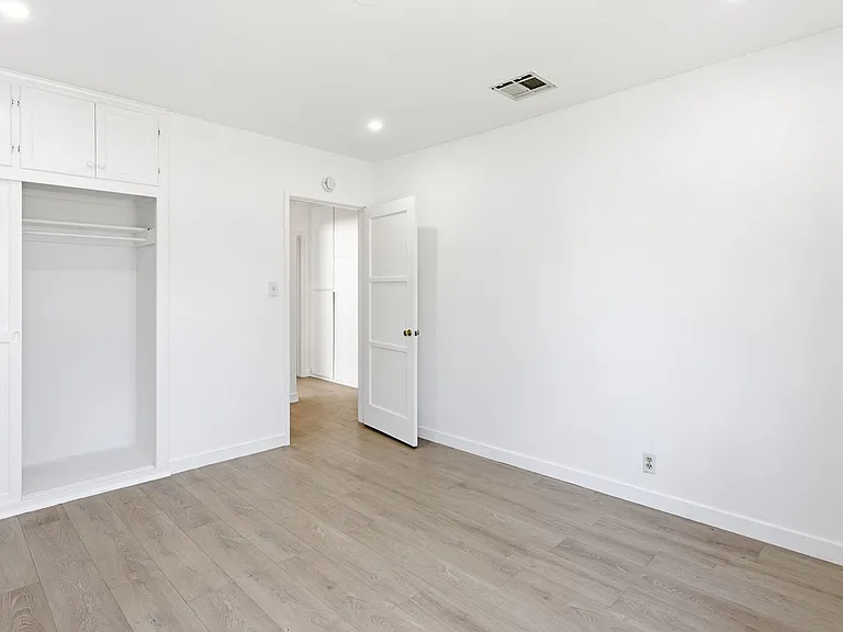 17418 Califa St — Photo 21