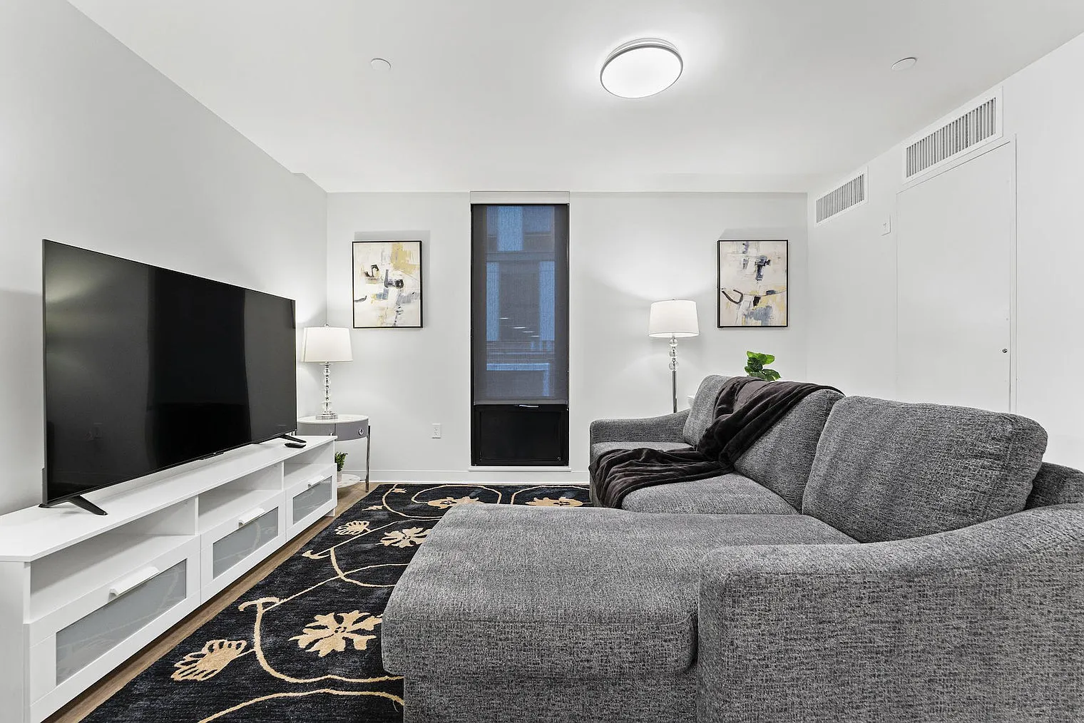 1 bed, 1.0 bath, 656 sqft, $3,744 — Photo 4